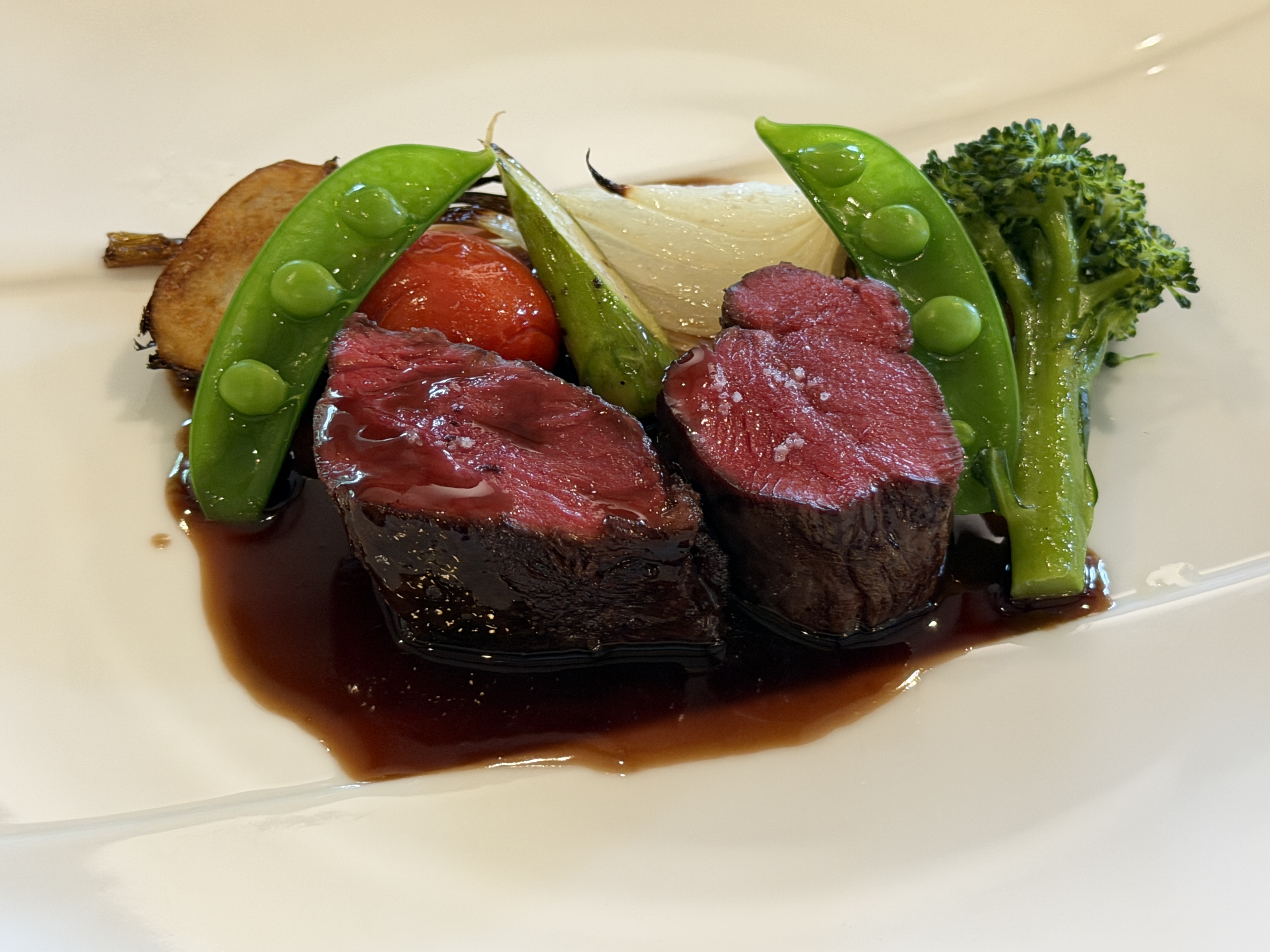 智頭の鹿肉を主役にした、山のブランの一皿